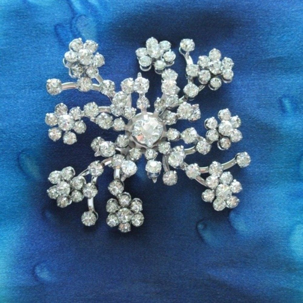 Mid-century Vintage Starburst Rhinestone Brooch - Picture 3 of 8